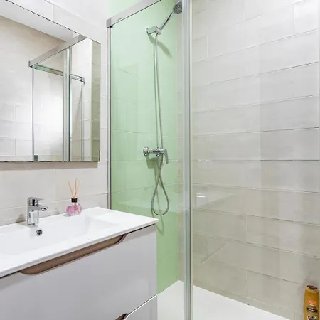 Guest Ready - Bright Flat Well‑located Urban Apartament