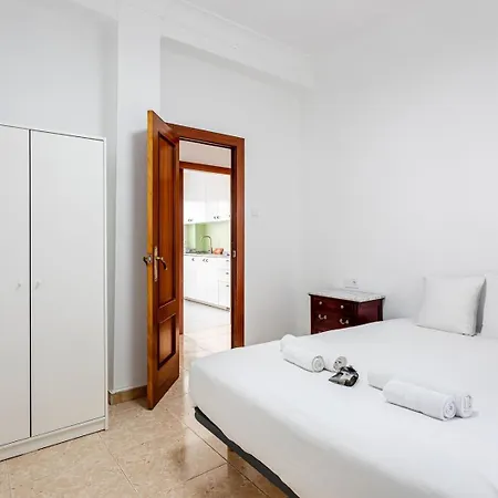 Guest Ready - Bright Flat Well‑located Urban Walencja